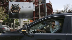 lady-driving-bulgari
